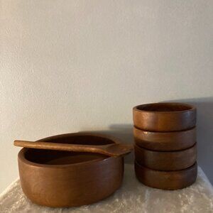 Dolphin Teakwood Lg Serving Bowl w/(4) Sm Bowls + Spoon